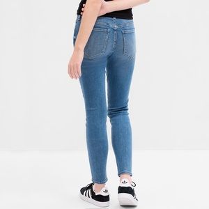 Gap Mid Rise Universal Legging Jeans With Washwell